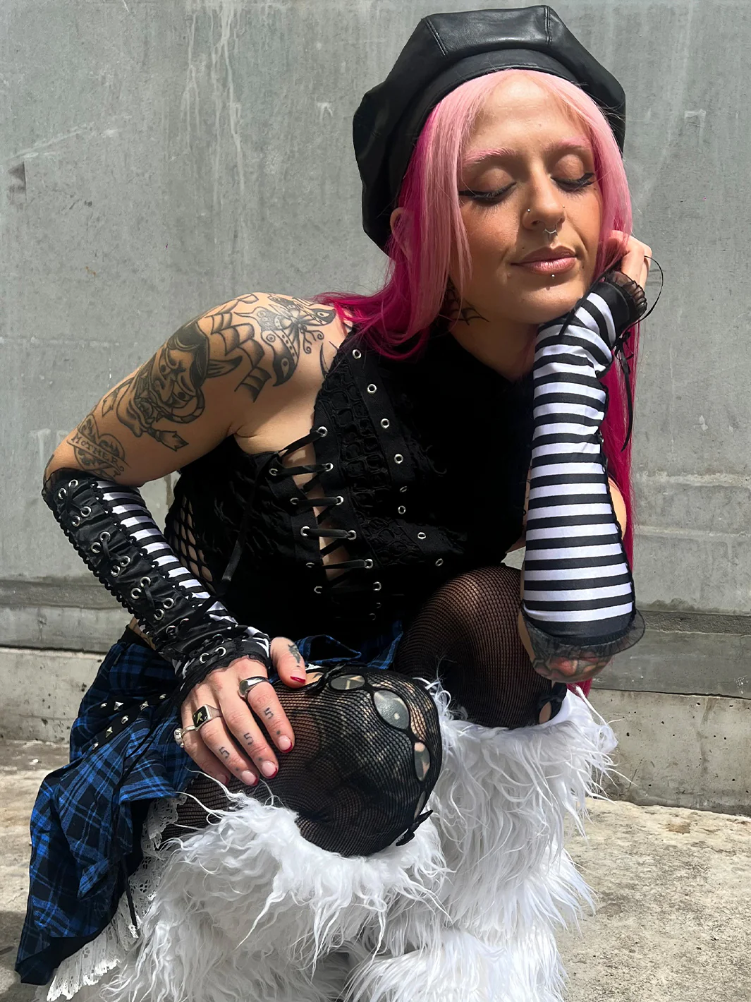 ARM WARMERS - LACE UP BLACK & WHITE - Image 5