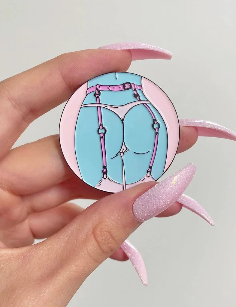 BOOTY PIN