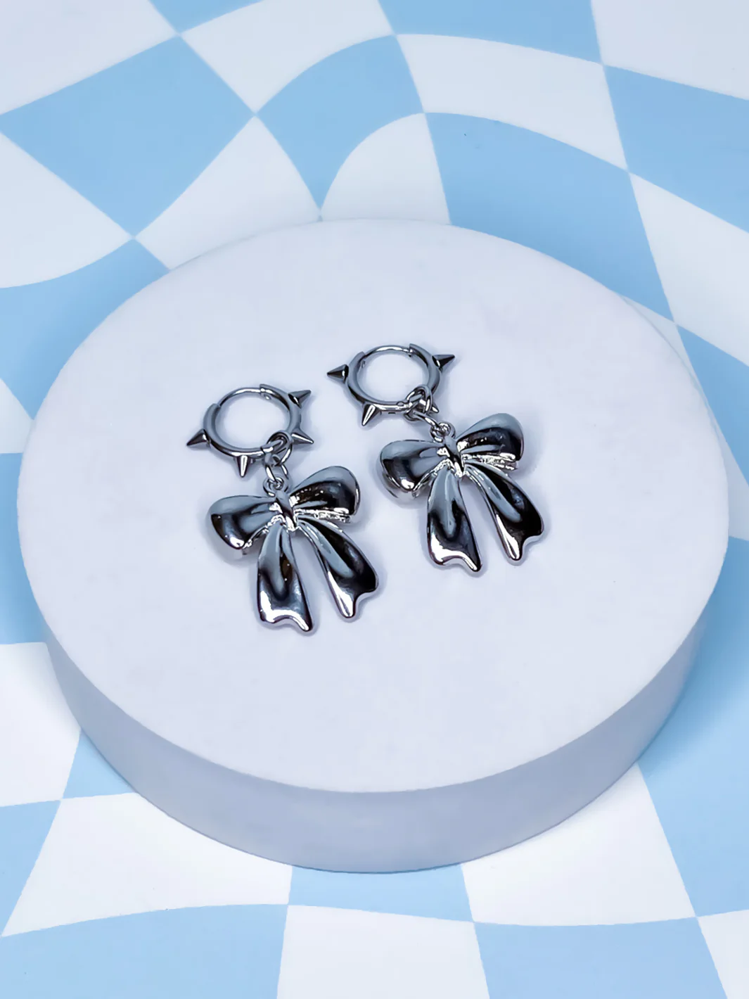 BOW ME HOOP EARRINGS - Image 2