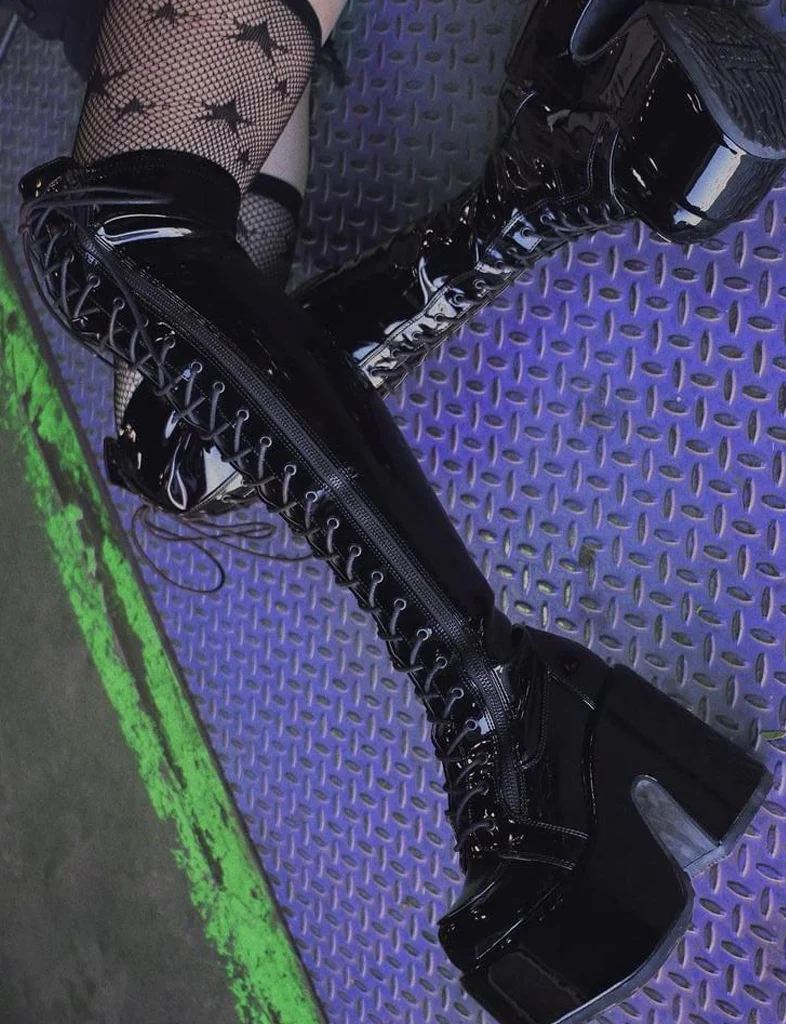 DEMONIA CAMEL 300 PLATFORM BOOTS - BLACK PATENT - Image 5