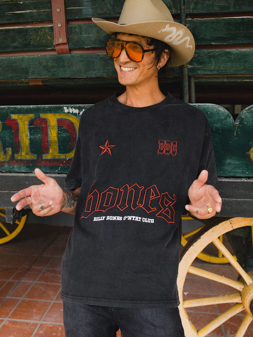 COWBOY STACKED TEE - VINTAGE BLACK/RED