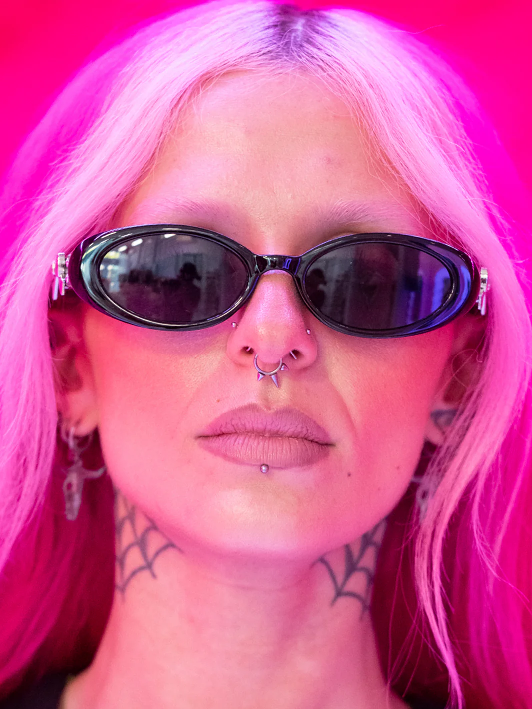 DEMURE SHADES - BLACK - Image 2