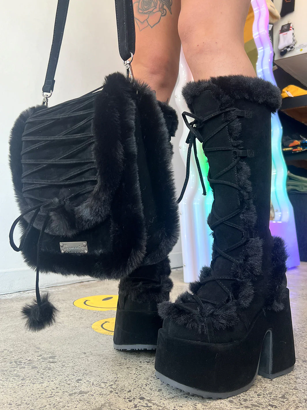 FAUX SUEDE & FUR CROSS BODY BAG - BLACK - Image 2