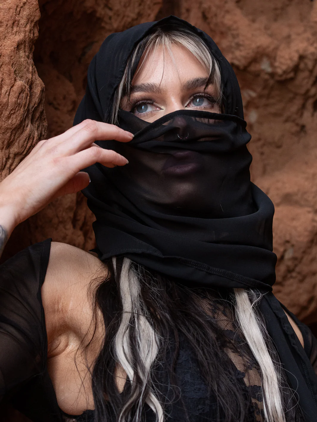 FLOW HEAD SCARF - BLACK - Image 7