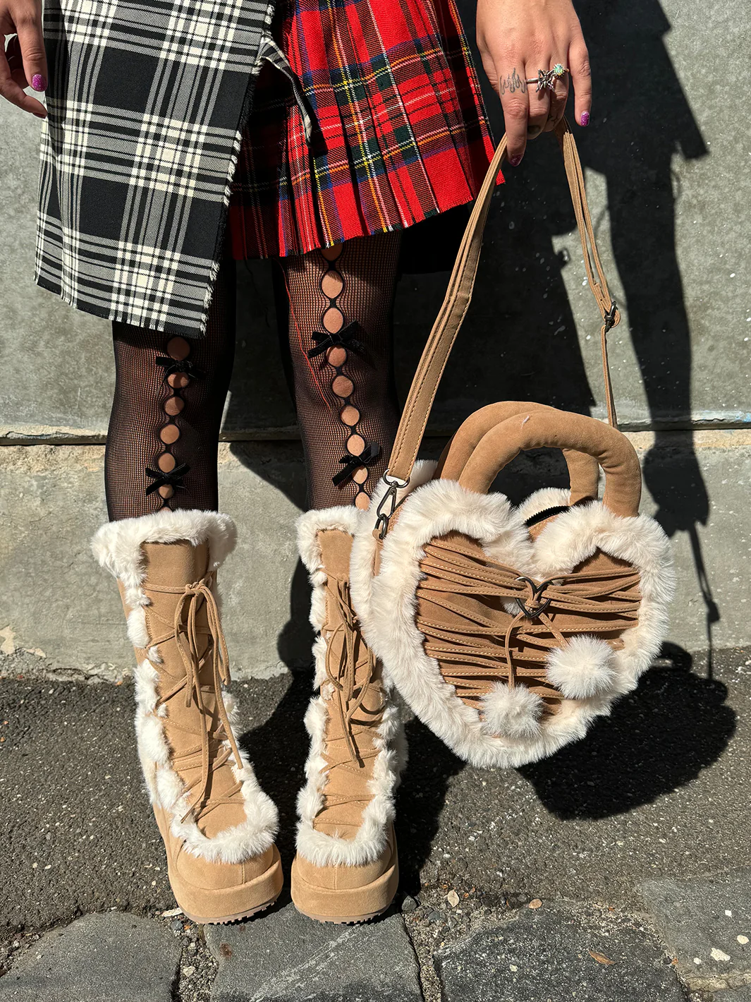 FAUX HEART SHAPED PURSE - CAMEL ✰ PRE ORDER ✰ - Image 2