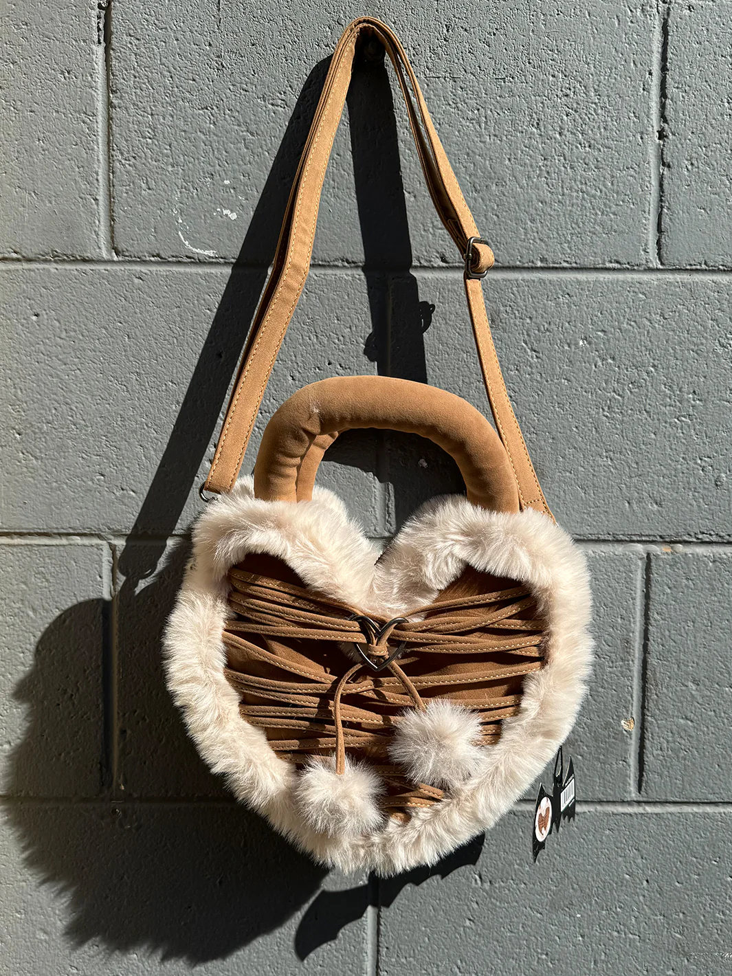 FAUX HEART SHAPED PURSE - CAMEL ✰ PRE ORDER ✰ - Image 4