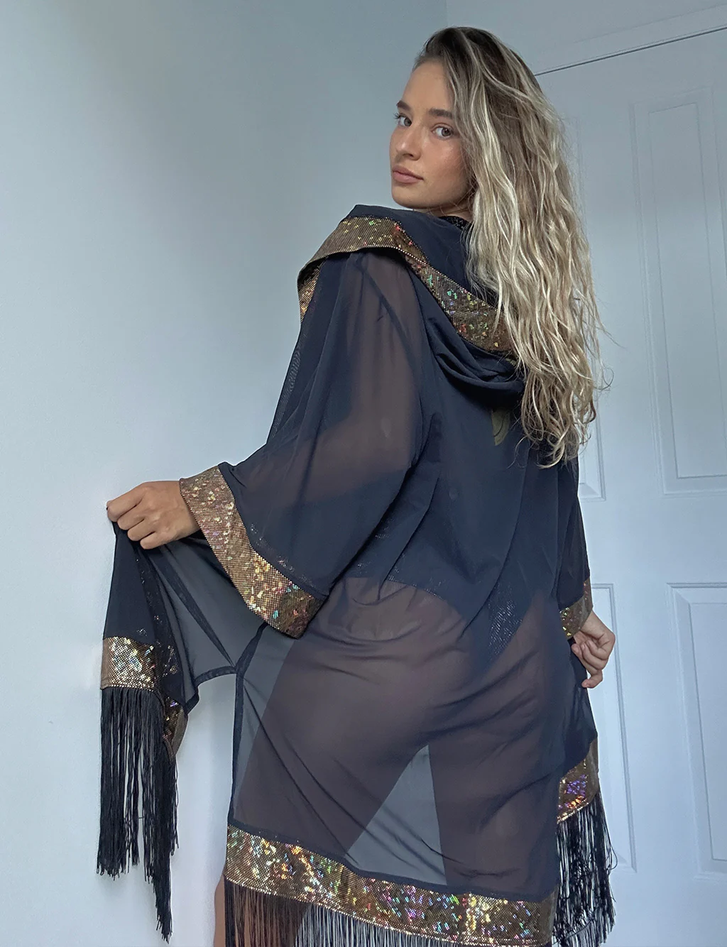 HOODED MESH AND HOLO FRINGED KIMONO - BLACK/GOLD - Image 3