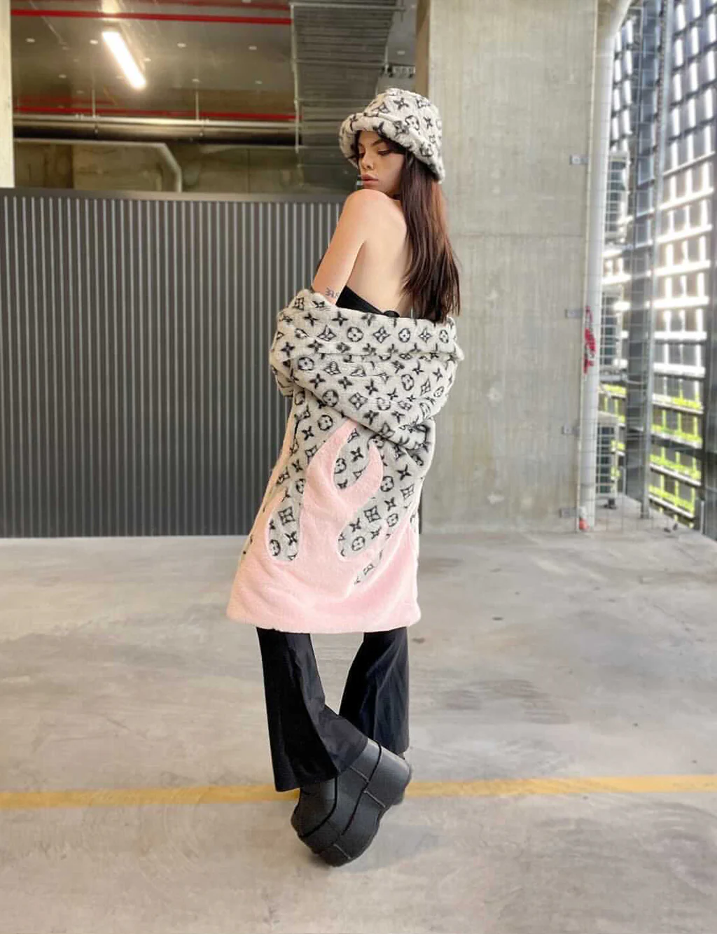 HOT AND BOUGEE FAUX FUR JACKET - GREY/PINK FLAME ✰ MADE 4 U ✰ - Image 2
