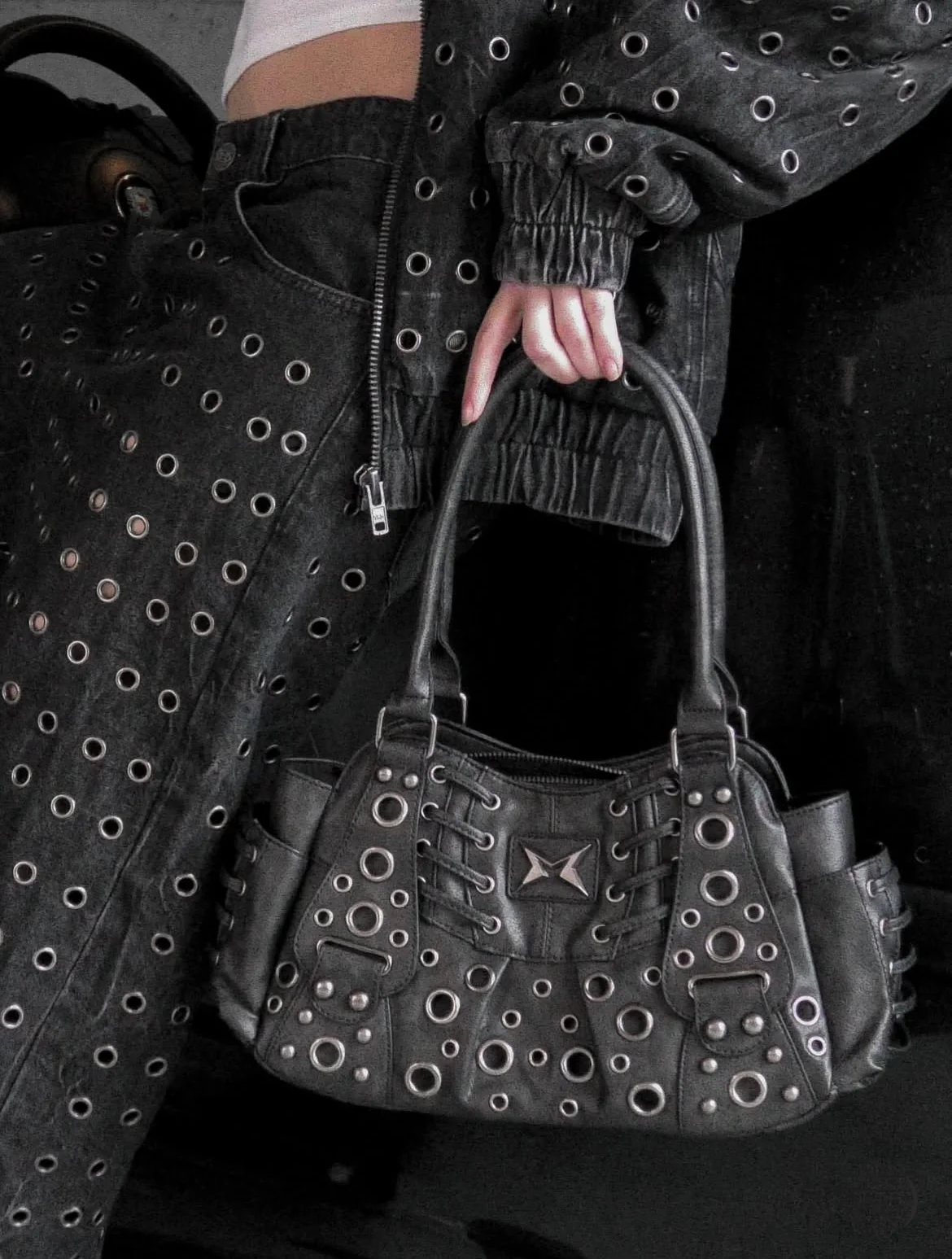 RIVET VEGAN SHOULDER BAG - Image 2