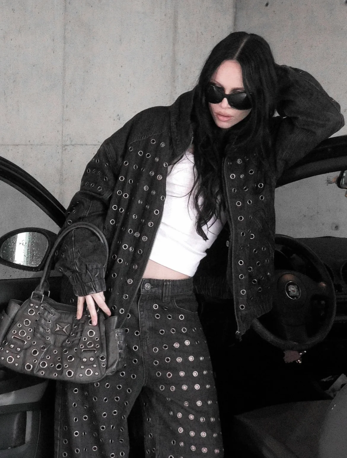 RIVET VEGAN SHOULDER BAG - Image 3