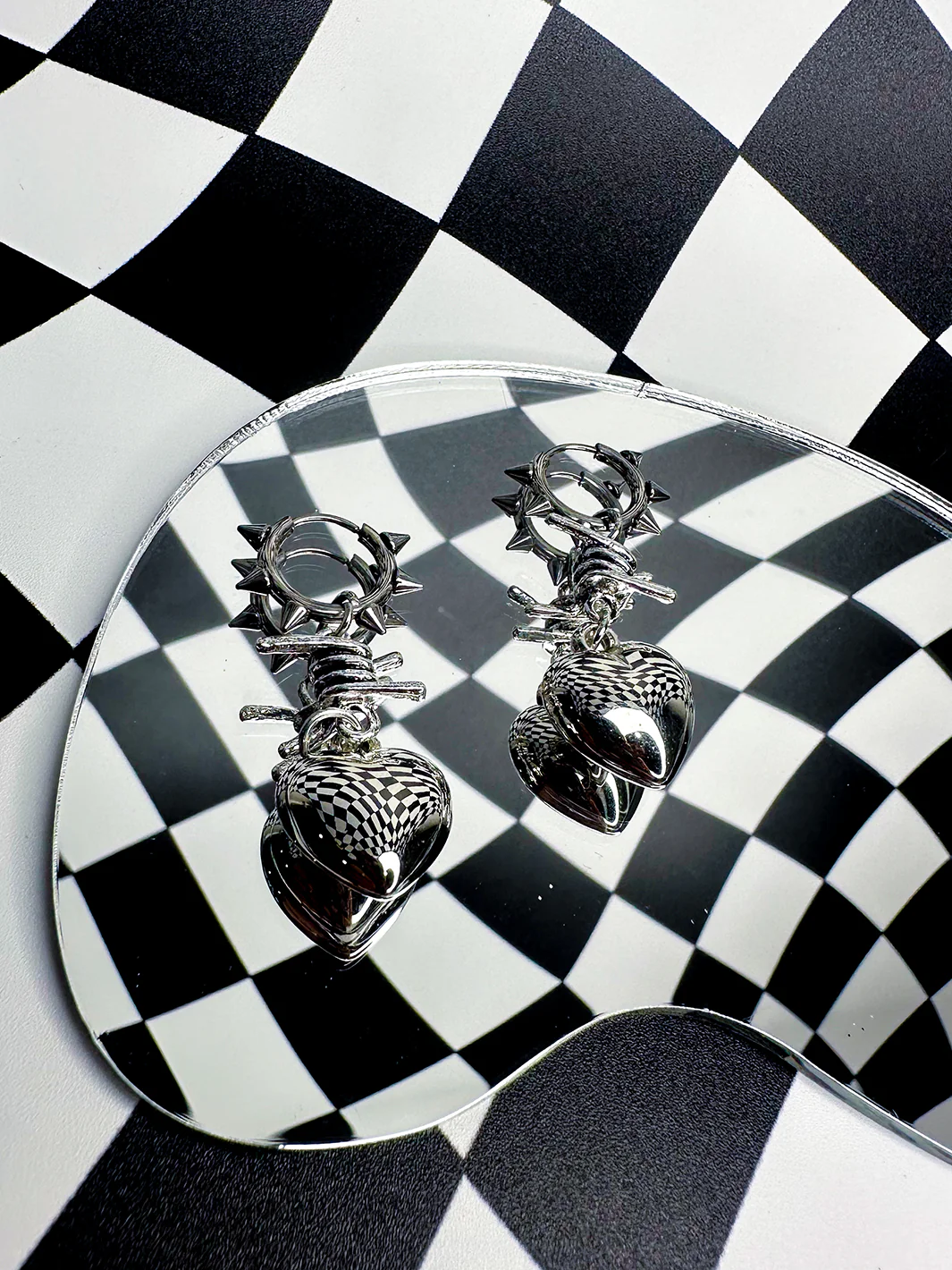 SPECTRE HEART HOOP EARRING - Image 2